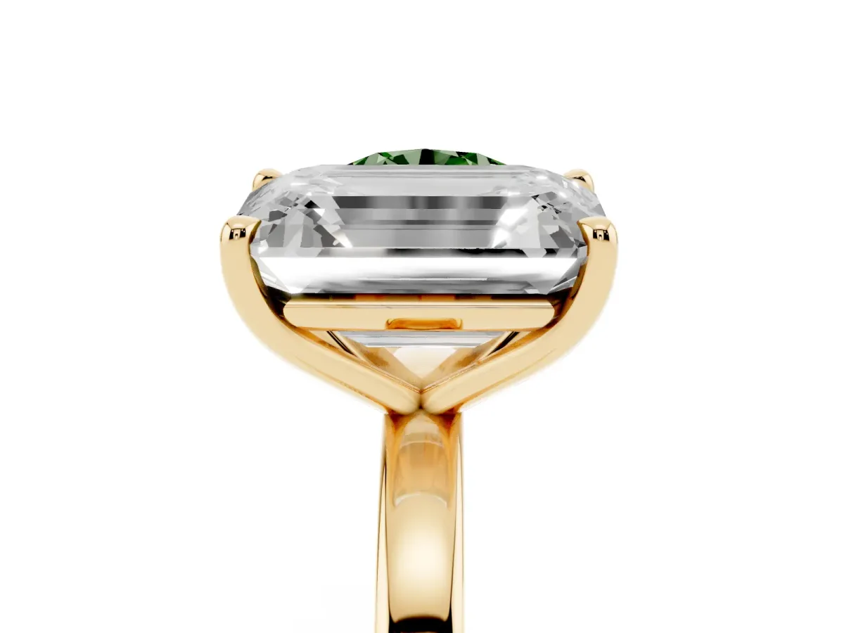 Fancy Green Round Cut and Emerald Cut Toi Moi Ring with Prong Setting Yellow gold