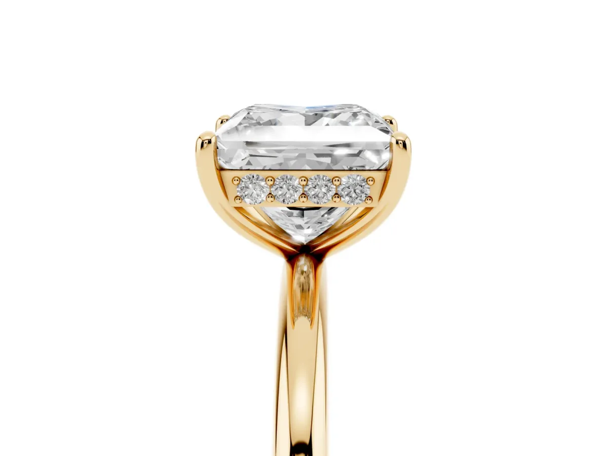 Princess Cut Solitaire Diamond Ring with a Classic Band and Four-Prong Setting Yellow gold