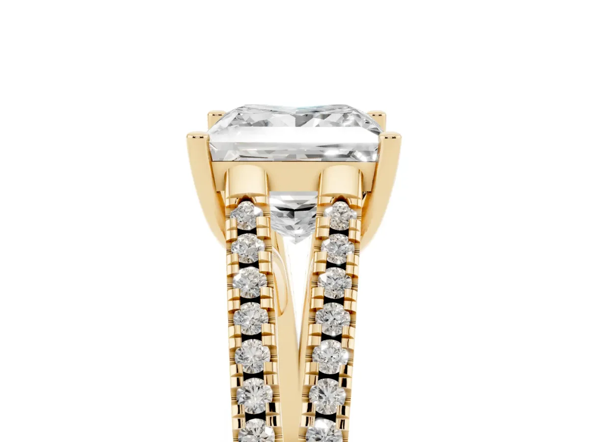 Princess Cut Diamond Solitaire Engagement Ring with Split Shank Pavé Band Yellow gold