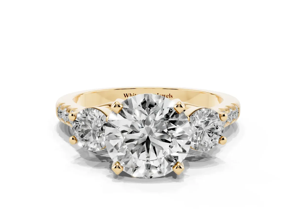 Three-Stone Round Cut Diamond Pavé Band with Four-Prong Setting Yellow gold