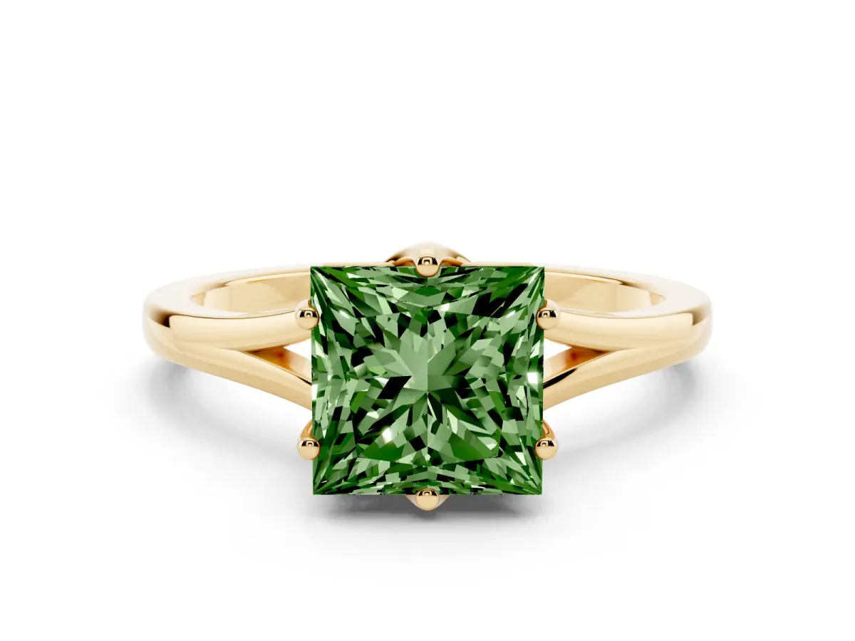 Fancy Green Princess Cut Solitaire Diamond Ring with Six-Prong Setting and Tapered Band Yellow gold