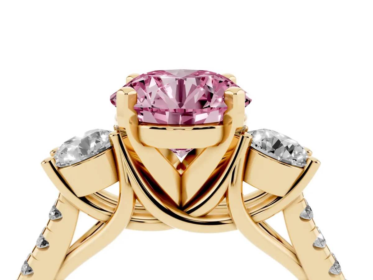 Fancy Pink Three-Stone Round Cut Diamond Pavé Band with Four-Prong Setting Yellow gold