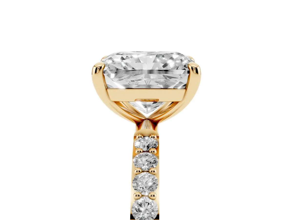 Radiant Cut Diamond Solitaire Ring with Round Pavé Band and Prong Setting Yellow gold