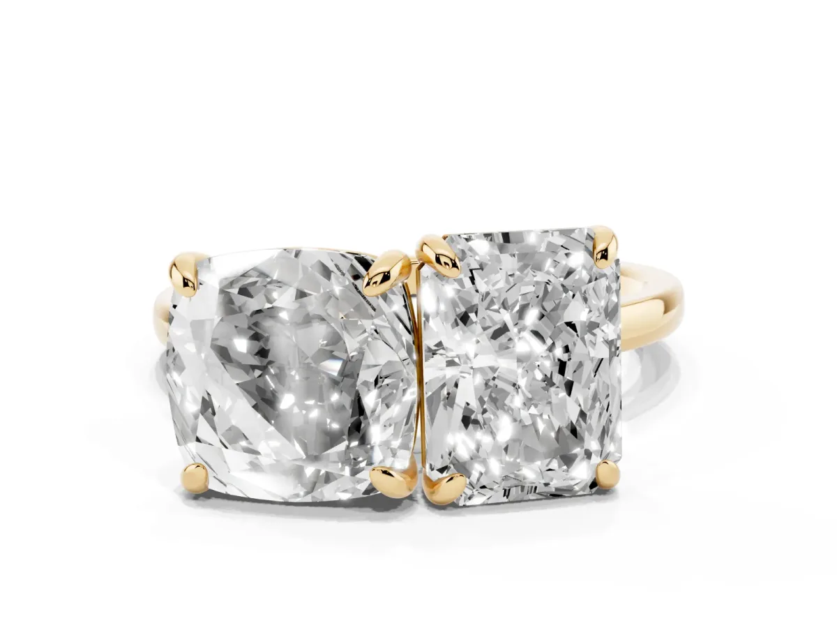 Cushion and Radiant Toi Moi Ring with Prong Setting and Plain Band Yellow gold