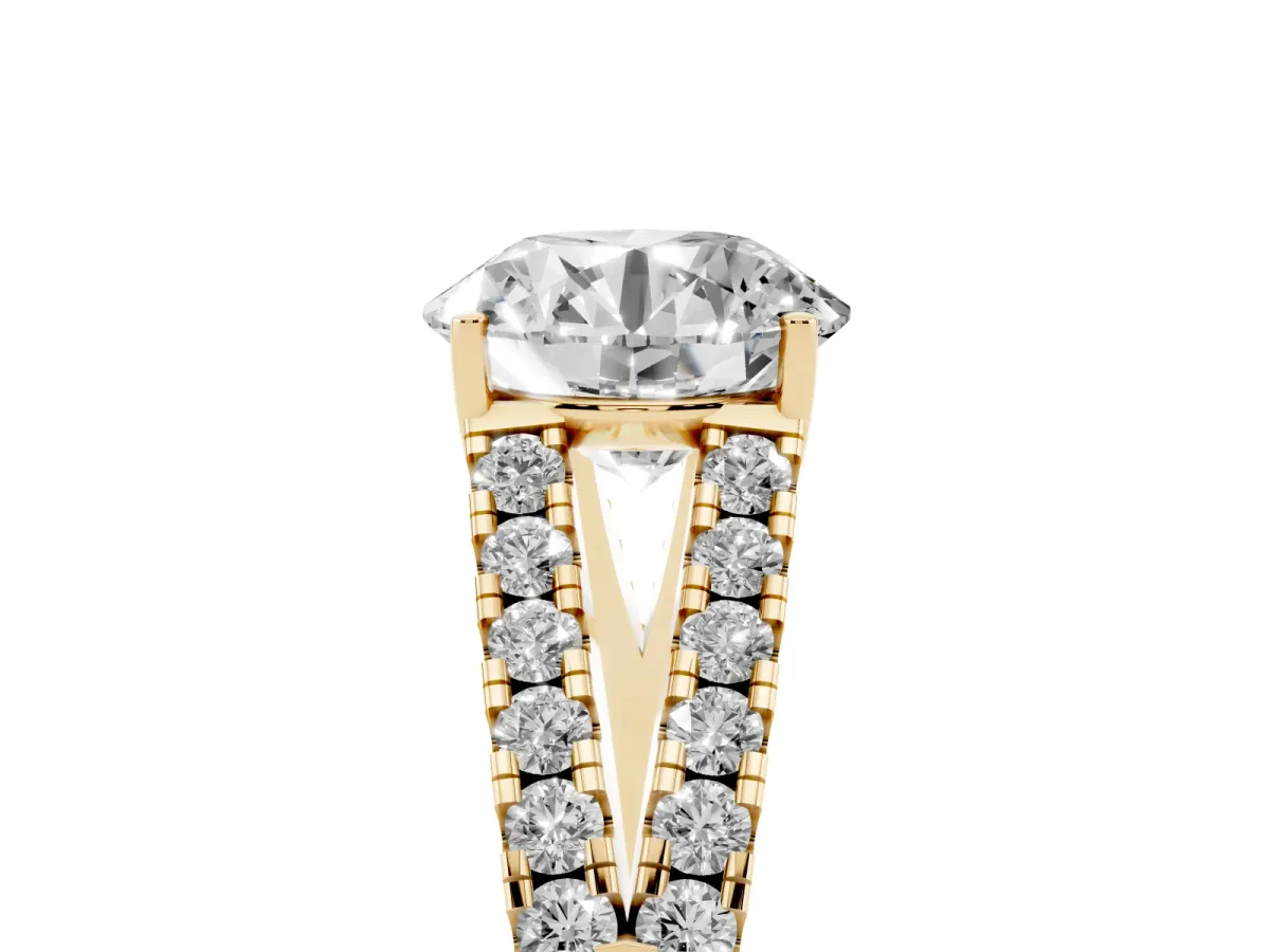 Round Cut Diamond Split Shank Pavé Engagement Ring with Four-Prong Setting Yellow gold