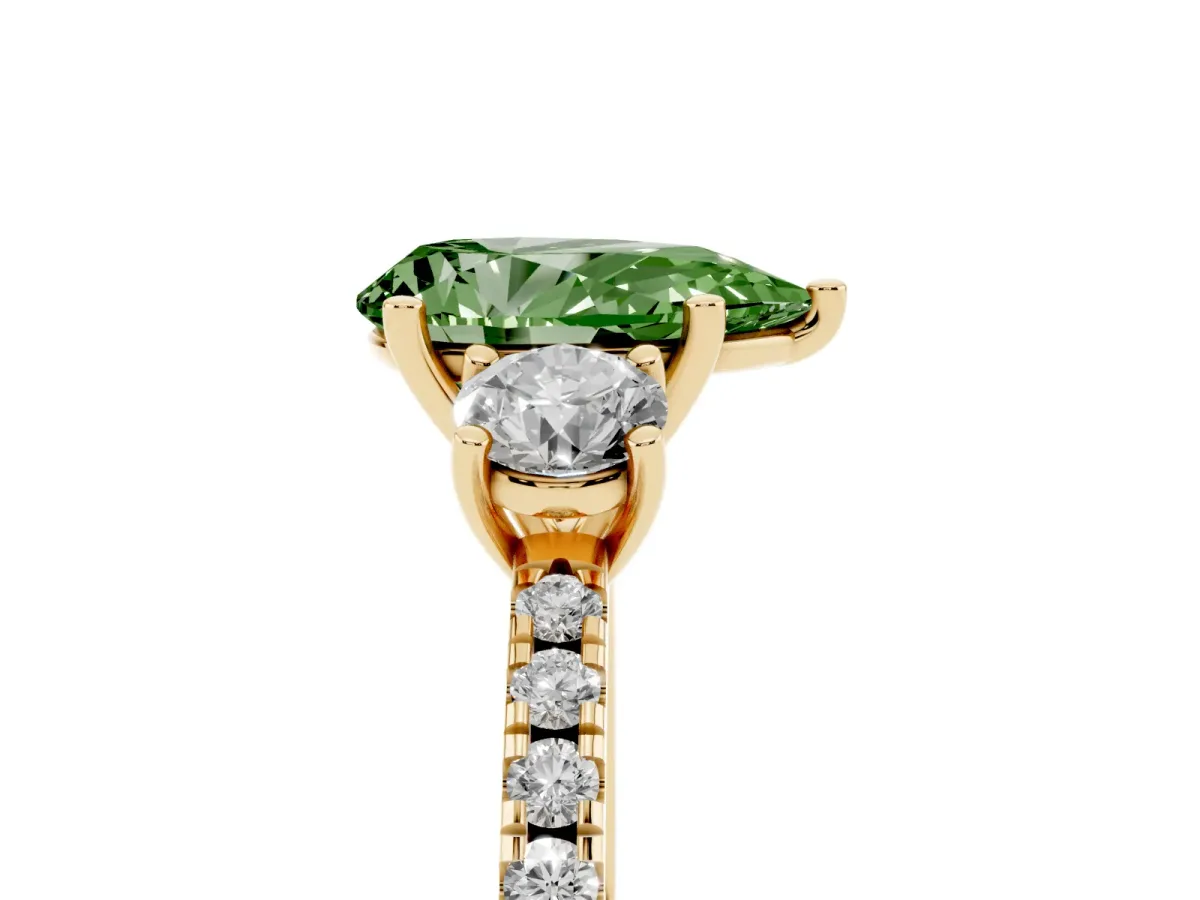 Fancy Green Three-Stone Pear Cut Cut Diamond Pavé Band with Prong Setting Yellow gold