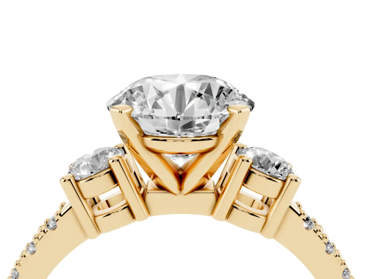 Round Cut Three-Stone Diamond Pavé Band with Prong Setting Yellow gold