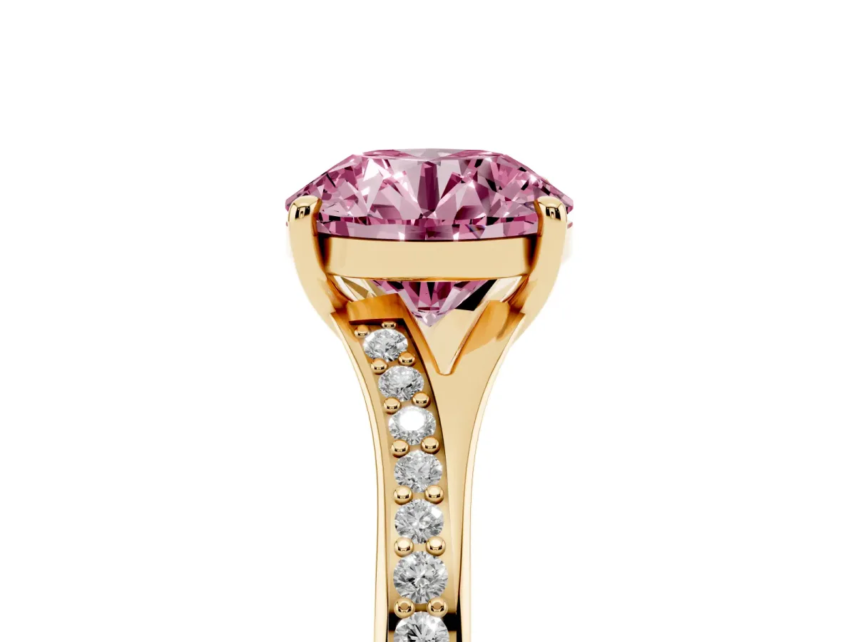 Fancy Pink Round Cut Diamond Solitaire Ring with Pavé Band and Prong Setting Yellow gold