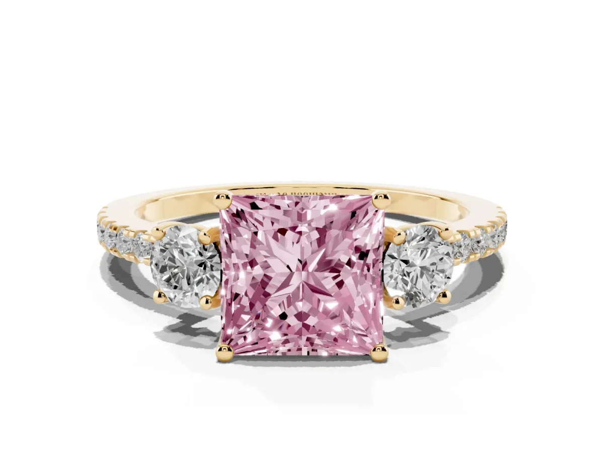 Fancy Pink Three-Stone Princess Cut Cut Diamond Pavé Band with Prong Setting Yellow gold