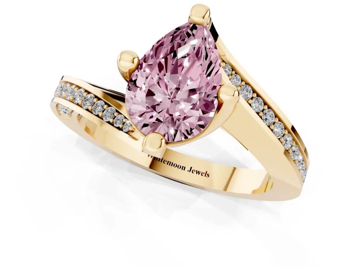Fancy Pink Pear Cut Solitaire Diamond Twist Band with Pavé Setting and Four-Prong Setting Yellow gold