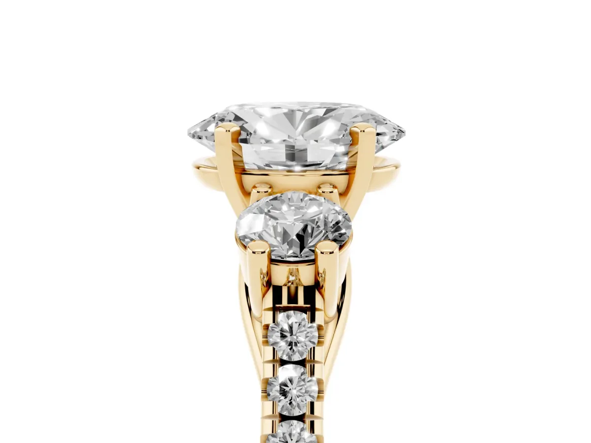 Three-Stone Oval Cut Diamond Pavé Band with Four-Prong Setting Yellow gold