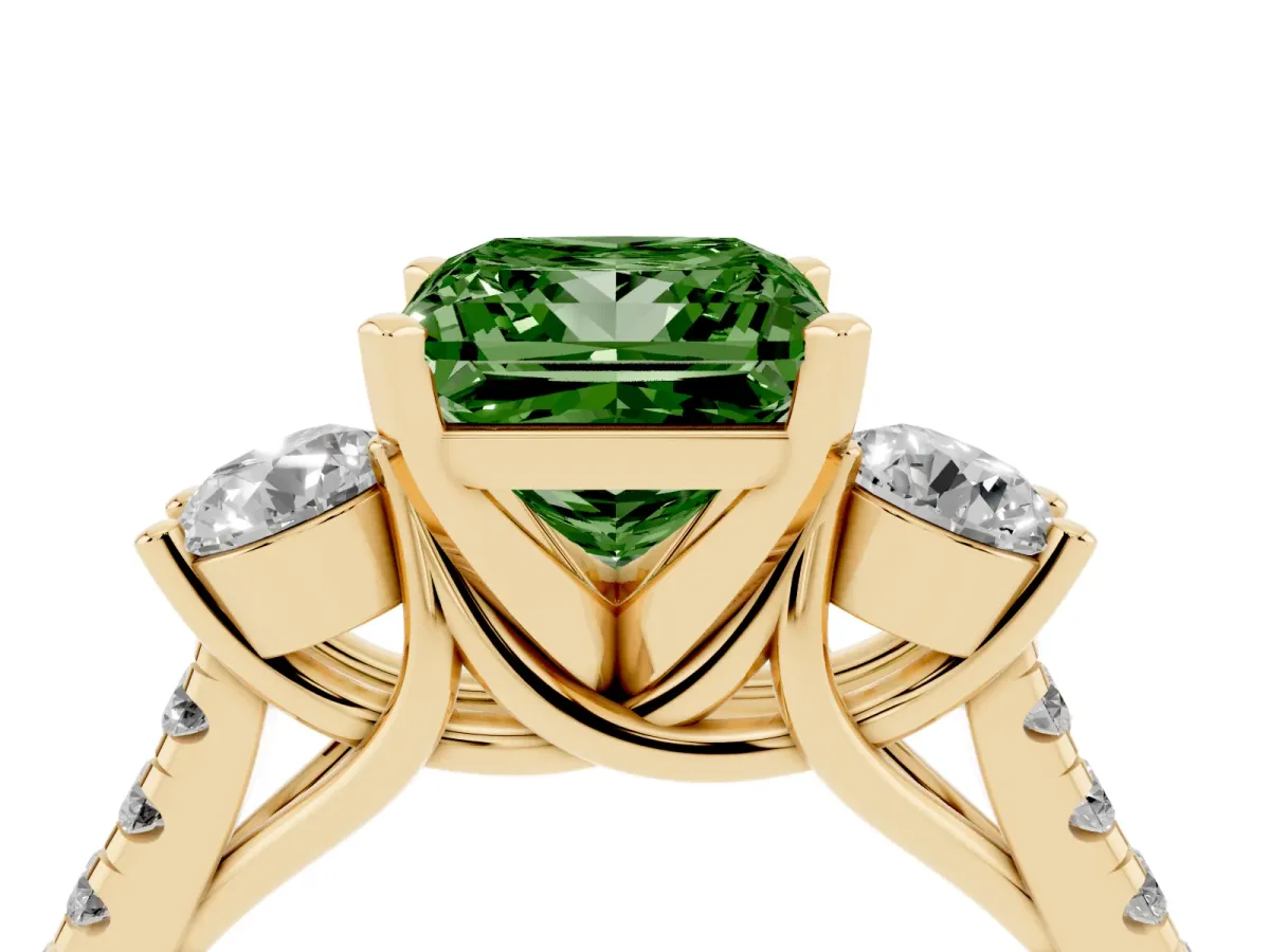 Fancy Green Three-Stone Princess Cut Diamond Pavé Band with Four-Prong Setting Yellow gold