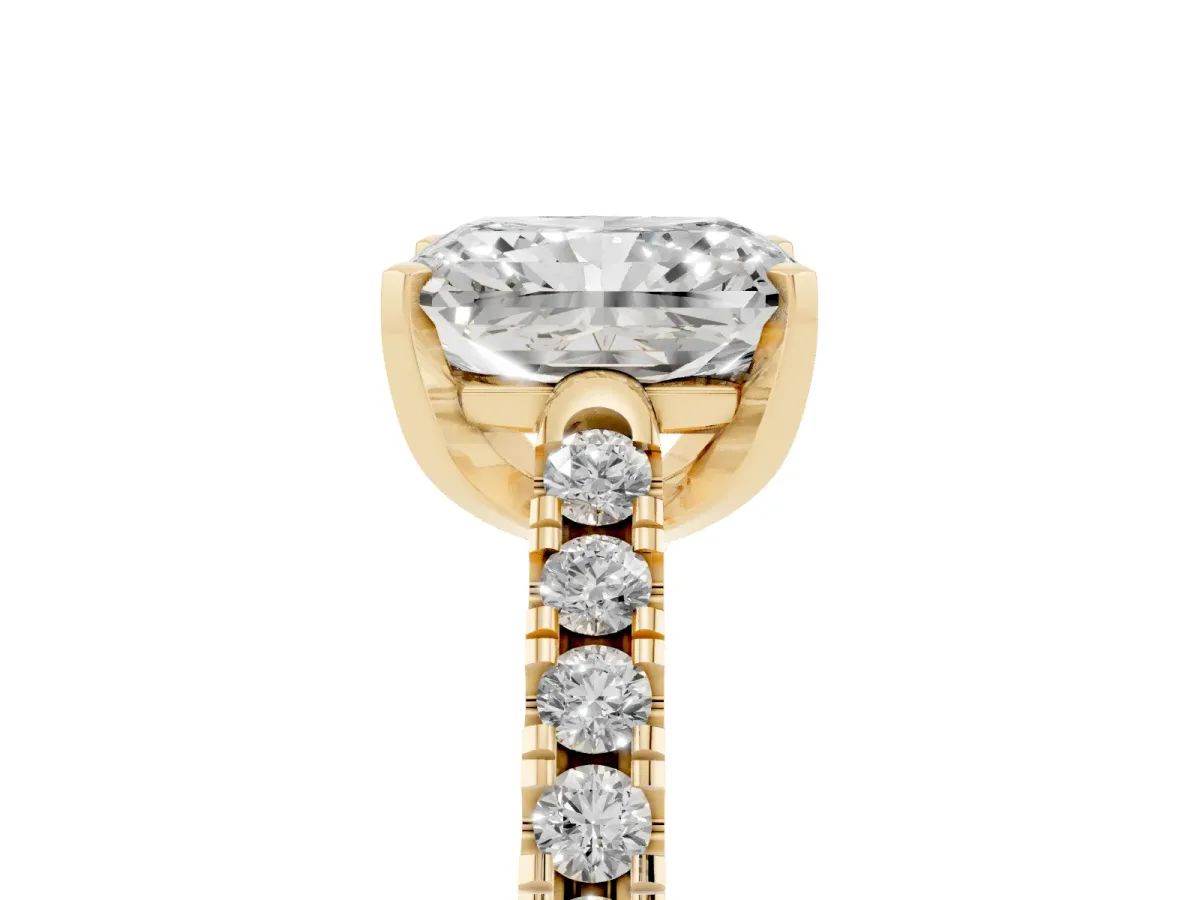 Radiant Cut Diamond Pavé Band Solitaire Ring with Prong Setting Yellow gold