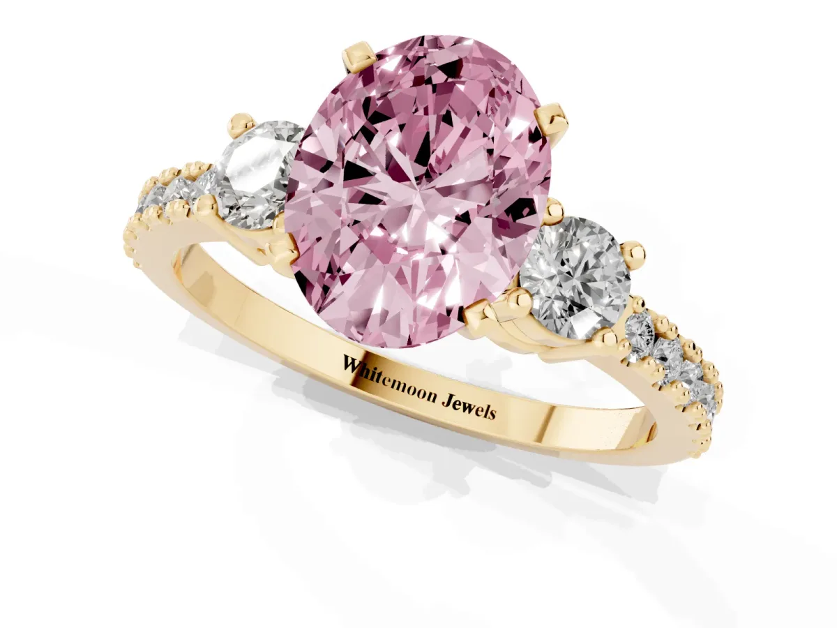 Fancy Pink Oval Cut Three-Stone Diamond Pavé Band with Prong Setting Yellow gold