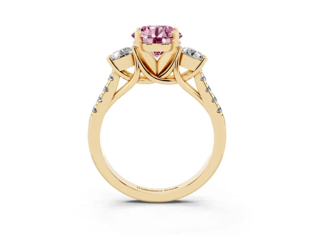 Fancy Pink Three-Stone Round Cut Diamond Pavé Band with Four-Prong Setting Yellow gold