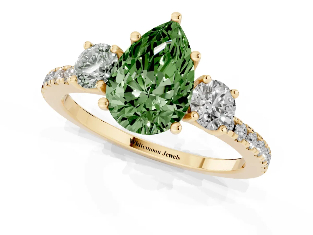 Fancy Green Three-Stone Pear Cut Cut Diamond Pavé Band with Prong Setting Yellow gold