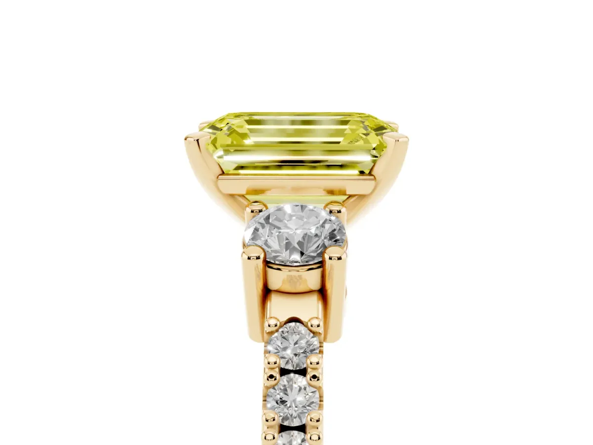Fancy Yellow Emerald Cut Three-Stone Diamond Pavé Band with Prong Setting Yellow gold