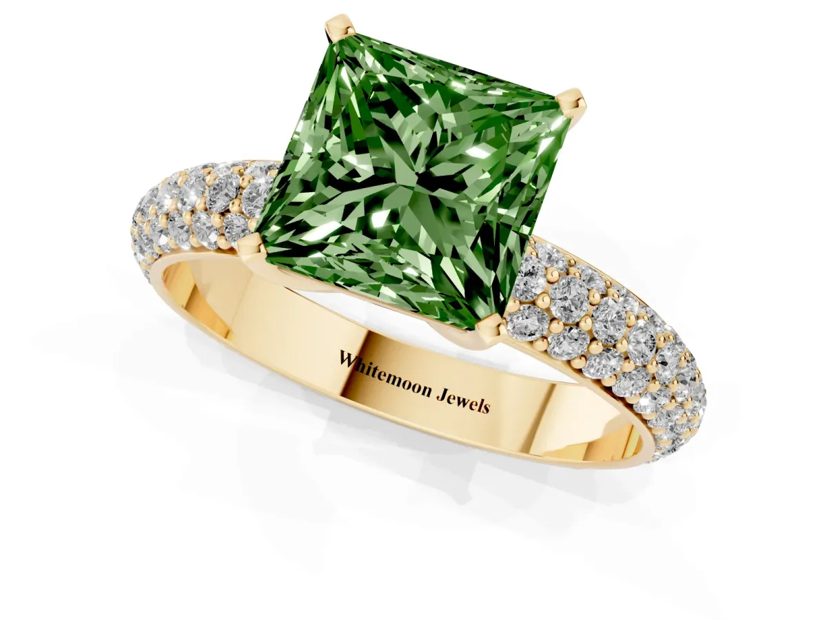 Fancy Green Princess Cut Diamond Solitaire Ring with Prong Setting and Pavé Band Yellow gold