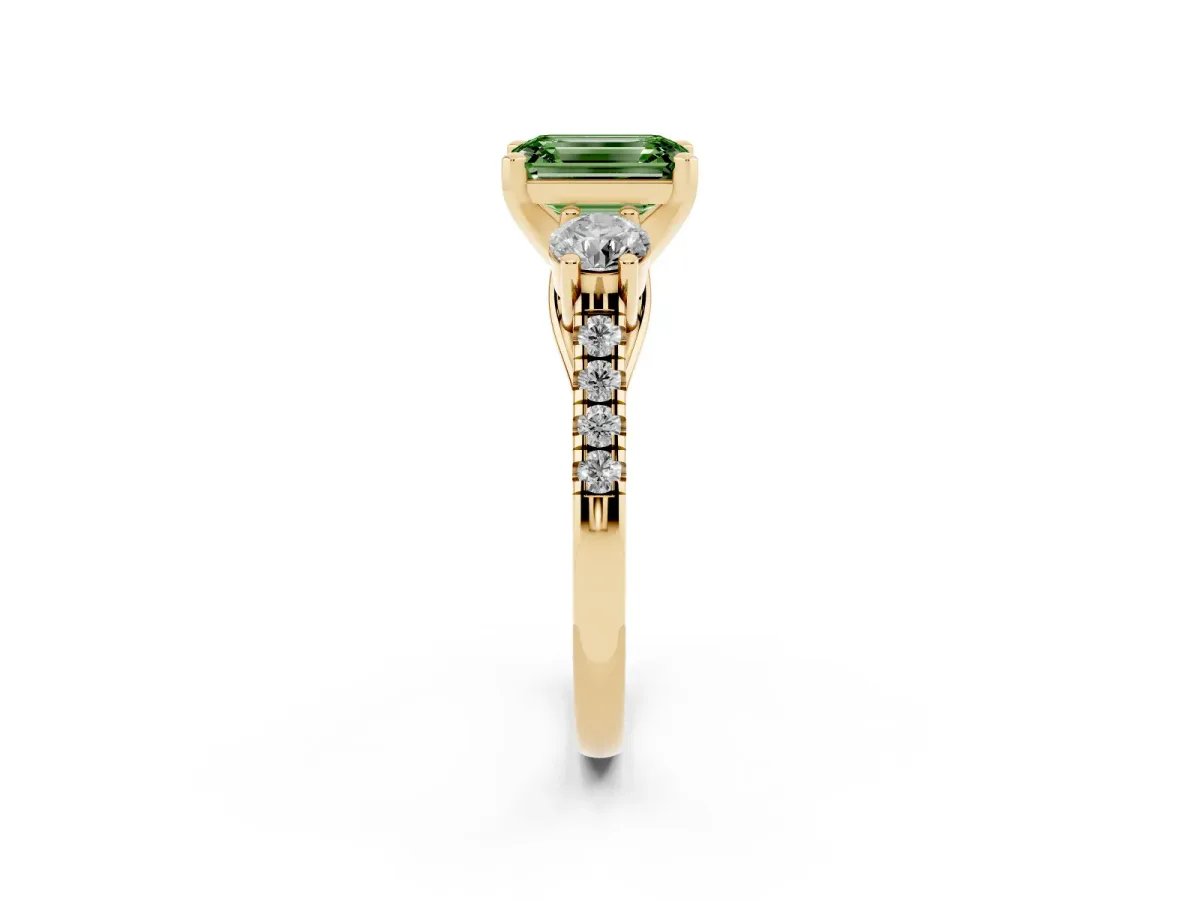 Fancy Green Three-Stone Emerald Cut Diamond Pavé Band with Four-Prong Setting Yellow gold