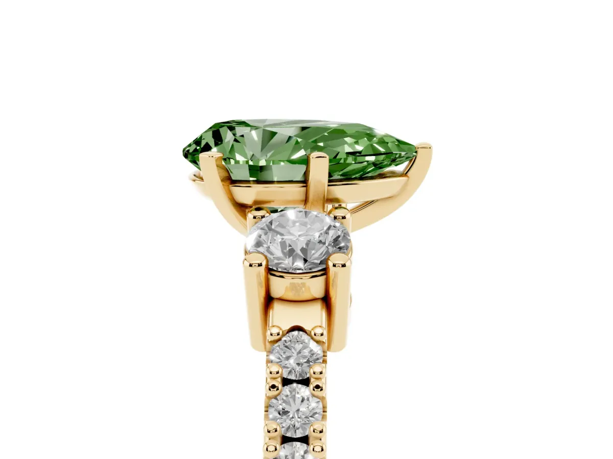 Fancy Green Pear Cut Three-Stone Diamond Pavé Band with Prong Setting Yellow gold