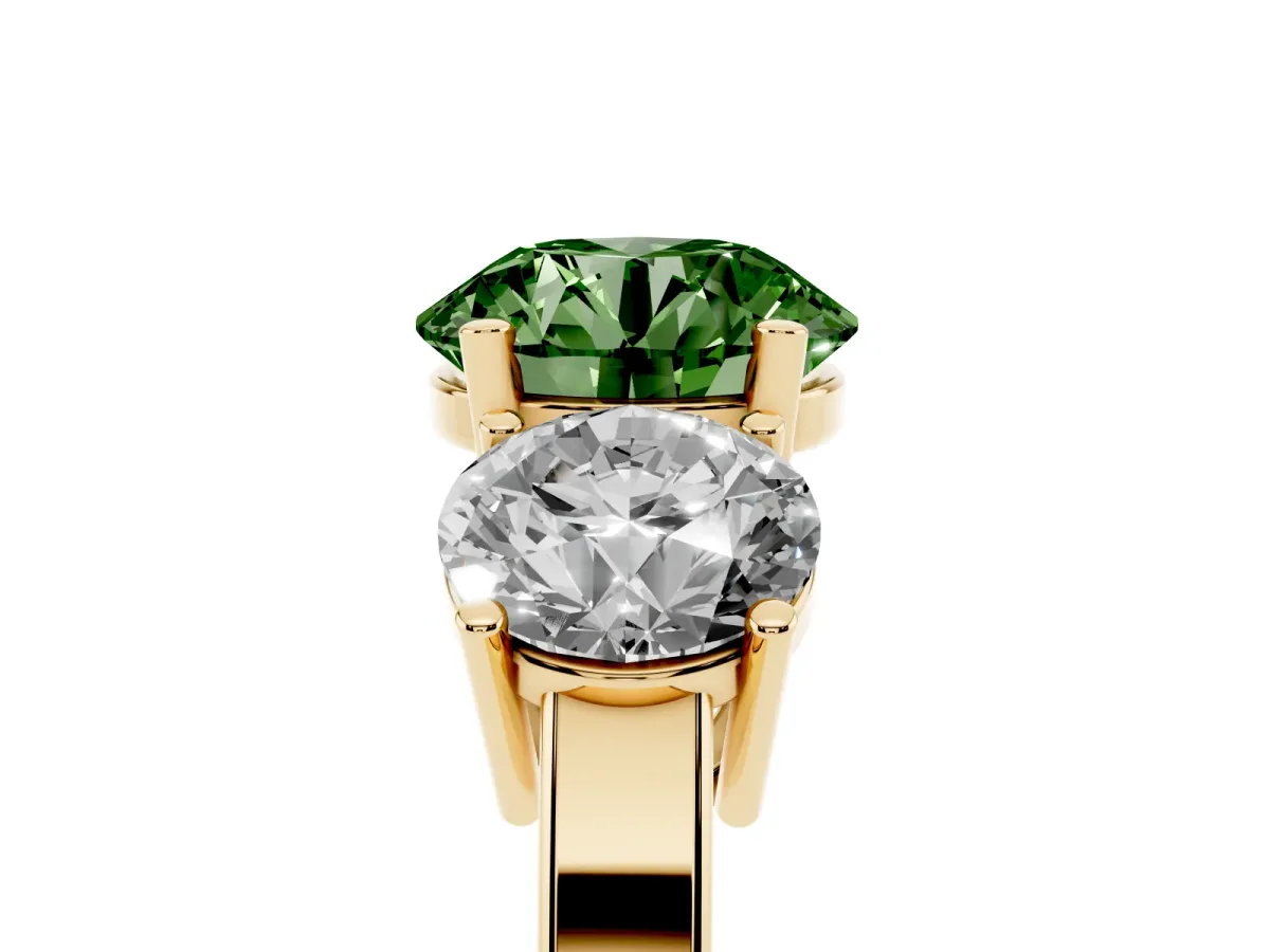 Fancy Green Three-Stone Round Cut Cut Diamond Engagement Ring with Flat Band and Four-Prong Setting Yellow gold
