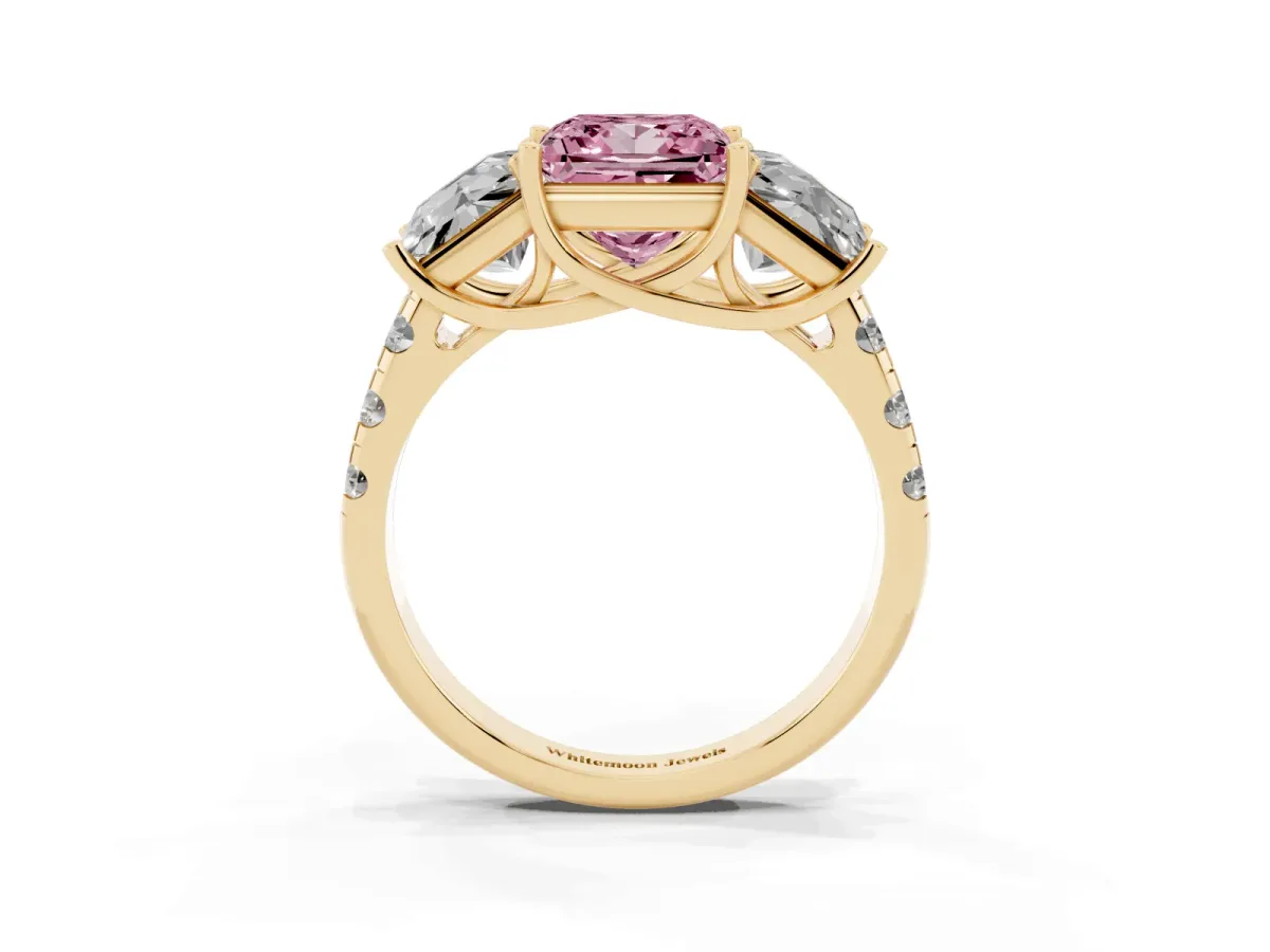Fancy Pink Three-Stone Princess Cut Diamond Pavé Band with Prong Setting Yellow gold