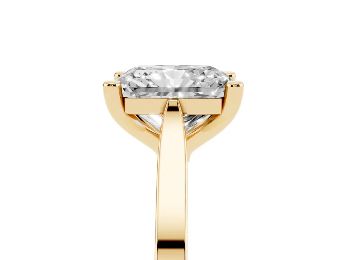 Radiant Cut Solitaire Diamond Ring with Four-Prong Setting and Tapered Band Yellow gold
