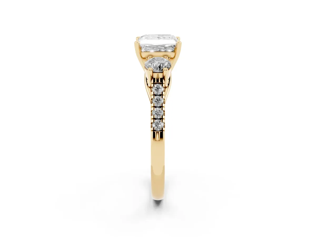 Three-Stone Princess Cut Diamond Pavé Band with Four-Prong Setting Yellow gold