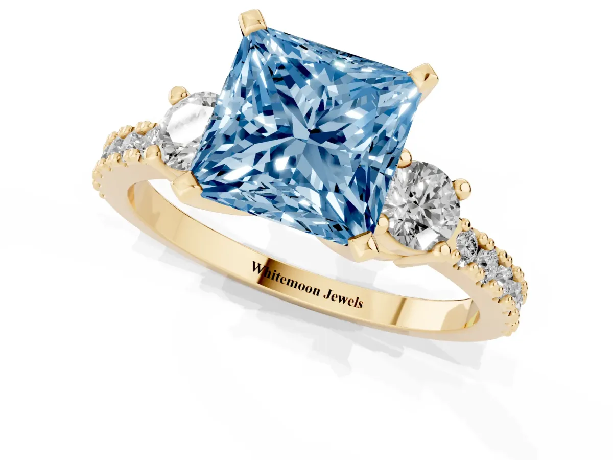 Fancy Blue Princess Cut Three-Stone Diamond Pavé Band with Prong Setting Yellow gold