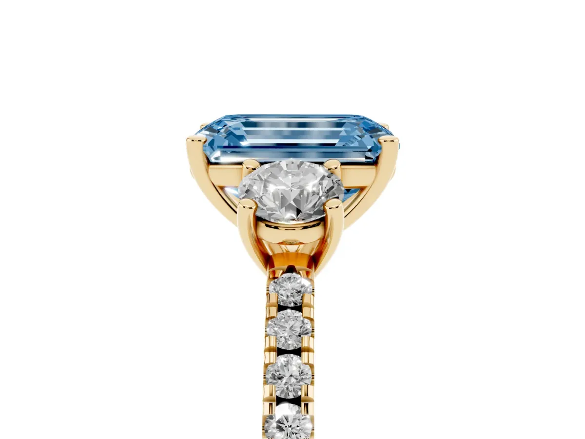 Fancy Blue Three-Stone Emerald Cut Cut Diamond Pavé Band with Prong Setting Yellow gold