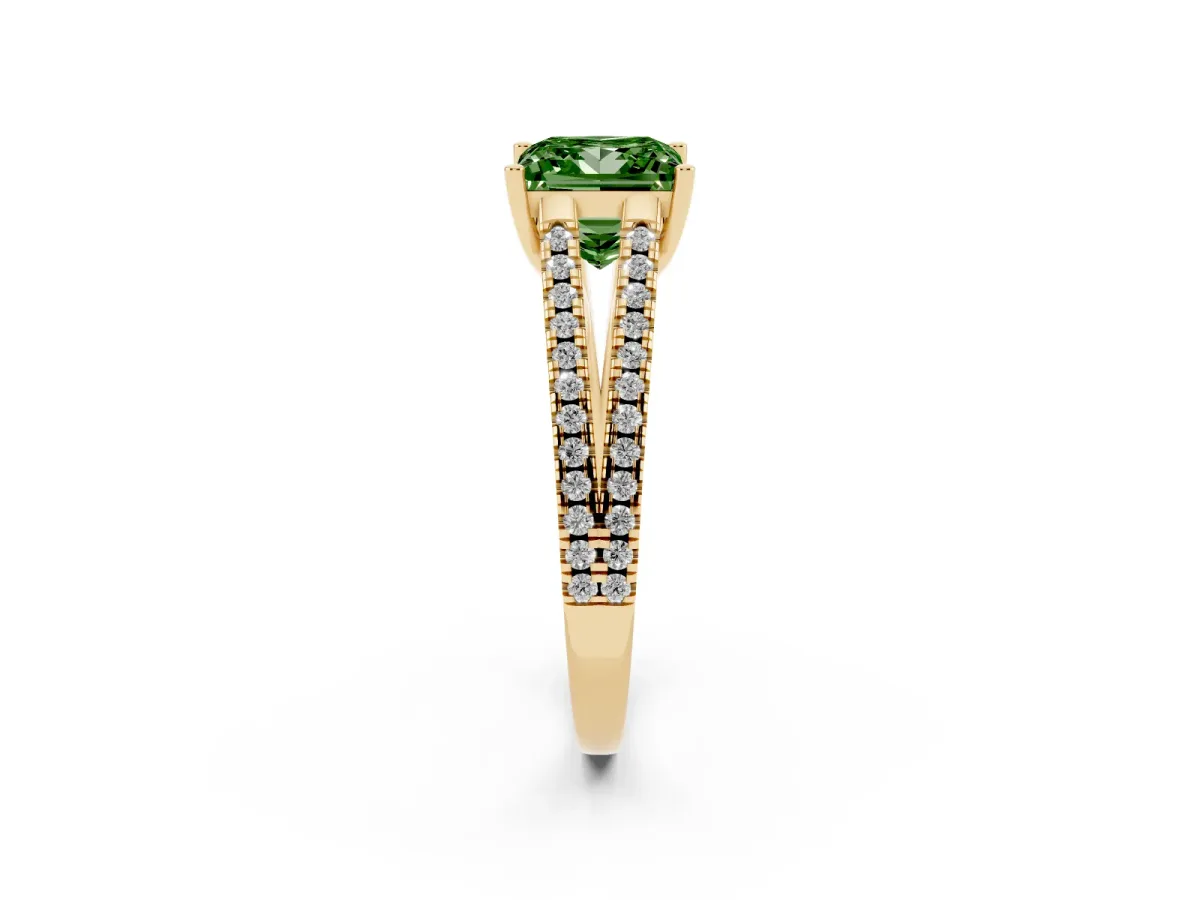 Fancy Green Princess Cut Diamond Solitaire Engagement Ring with Split Shank Pavé Band Yellow gold