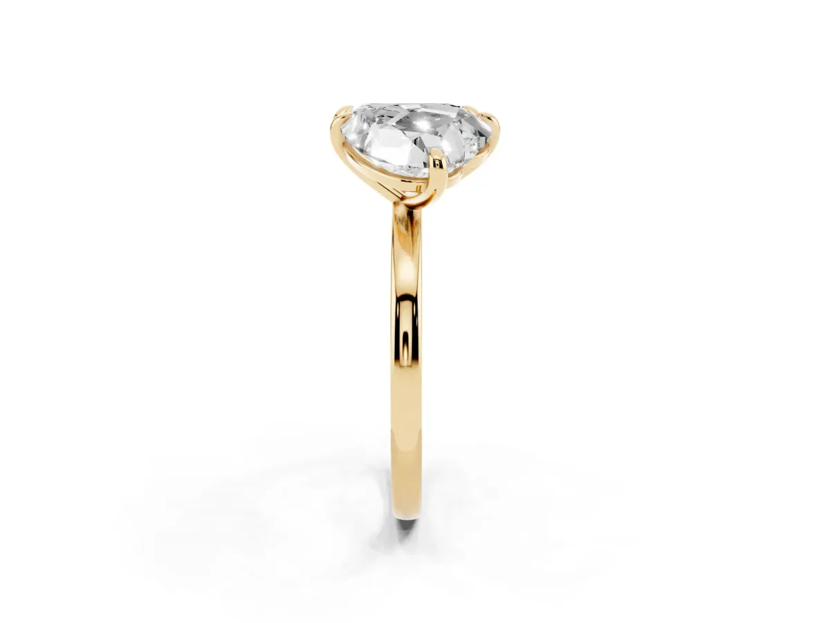 Emerald and Heart Toi Moi Ring with Prong Setting and Plain Band Yellow gold