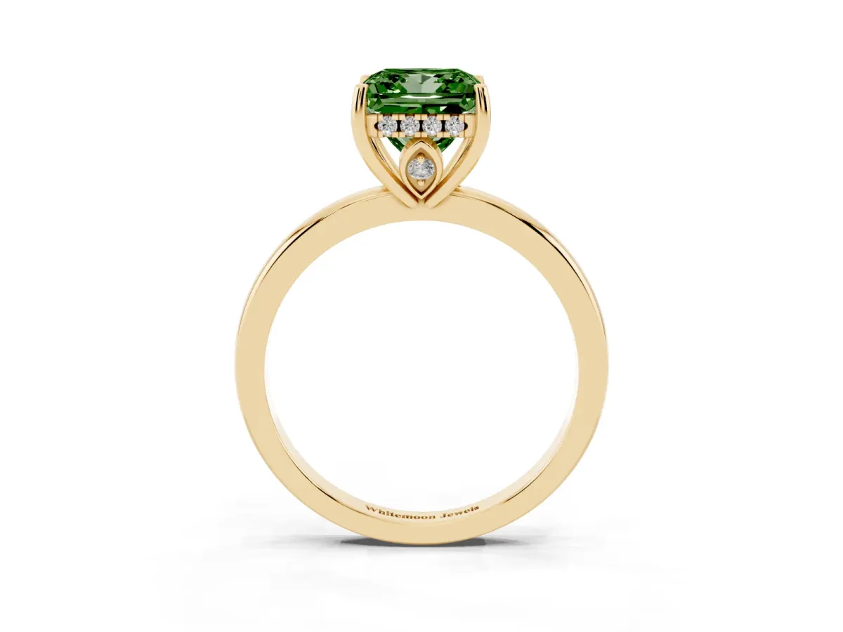 Fancy Green Princess Cut Solitaire Diamond Ring with Prong Setting and Plain Band Yellow gold