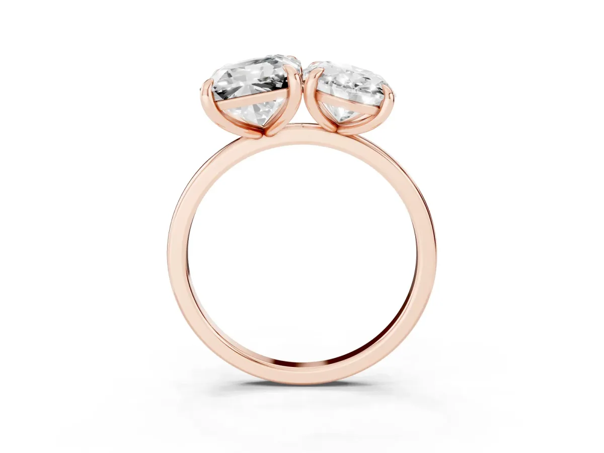 Oval and Emerald Toi Moi Ring with Prong Setting and Plain Band Rose gold