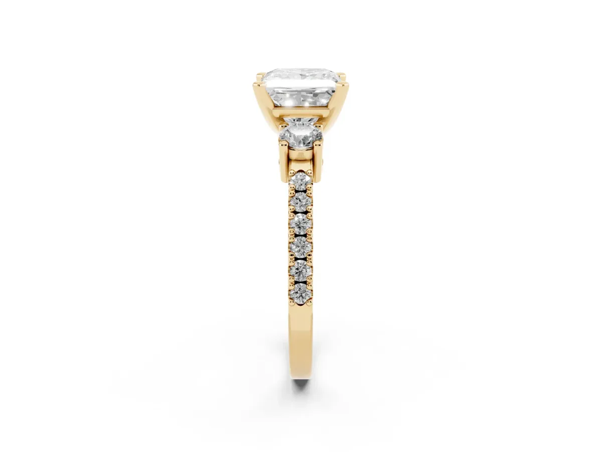 Princess Cut Three-Stone Diamond Pavé Band with Prong Setting Yellow gold