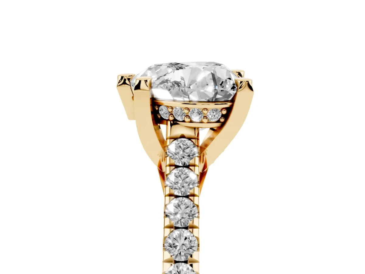 Heart Cut Brilliant Diamond Solitaire with Pavé Band and Four-Prong Setting Yellow gold