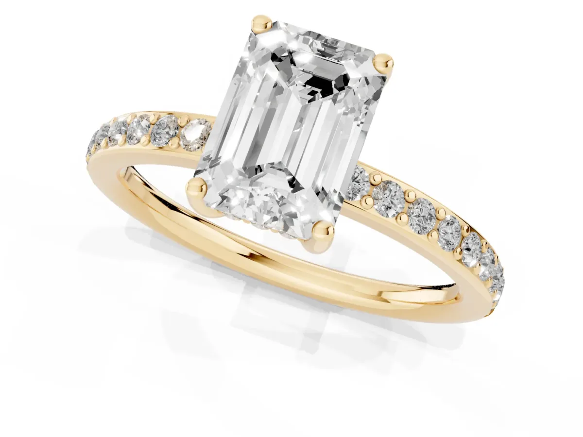 Emerald Cut Cut Diamond Pavé Band Ring with Four-Prong Setting Yellow gold