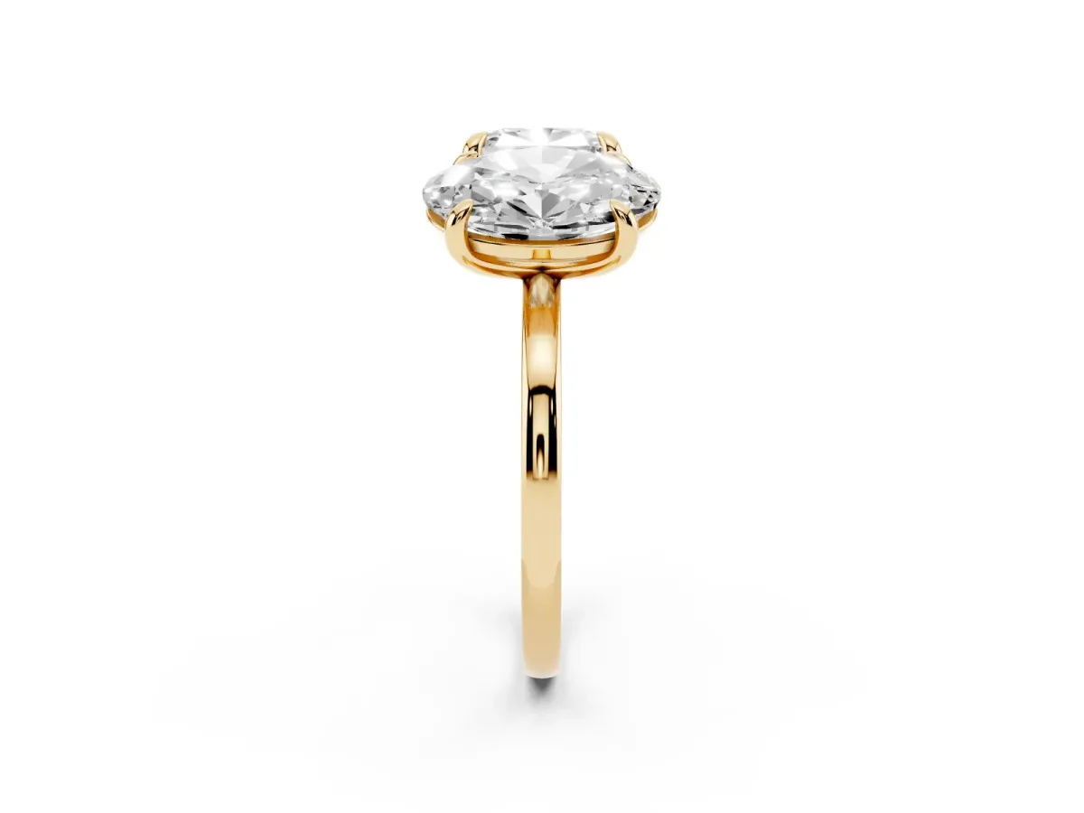 Oval and Cushion Toi Moi Ring with Prong Setting and Plain Band Yellow gold