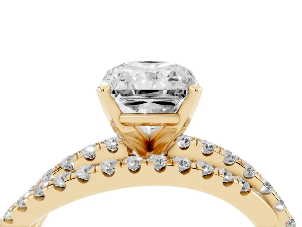 Radiant Cut Solitaire Twist Band with Pavé Setting and Four-Prong Setting Yellow gold