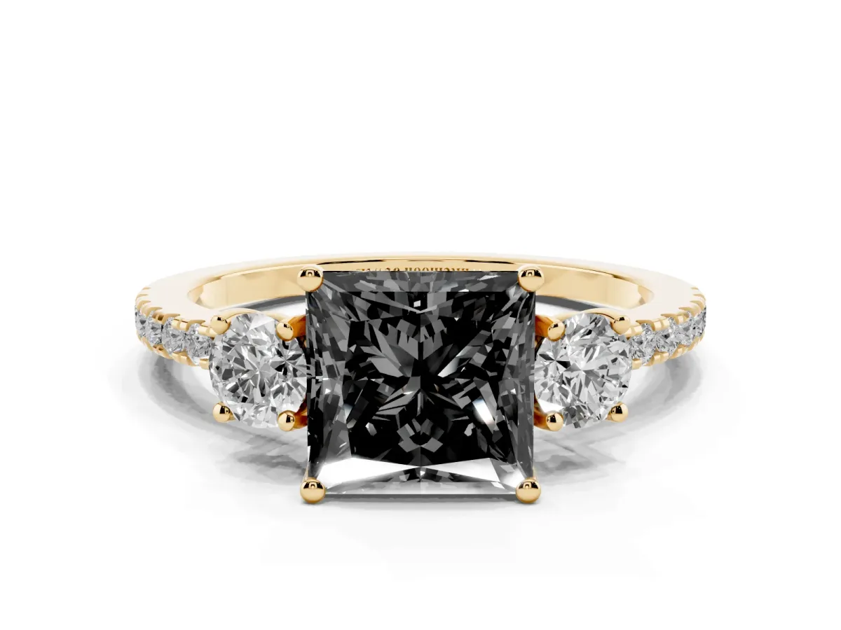 Fancy Black Three-Stone Princess Cut Cut Diamond Pavé Band with Prong Setting Yellow gold