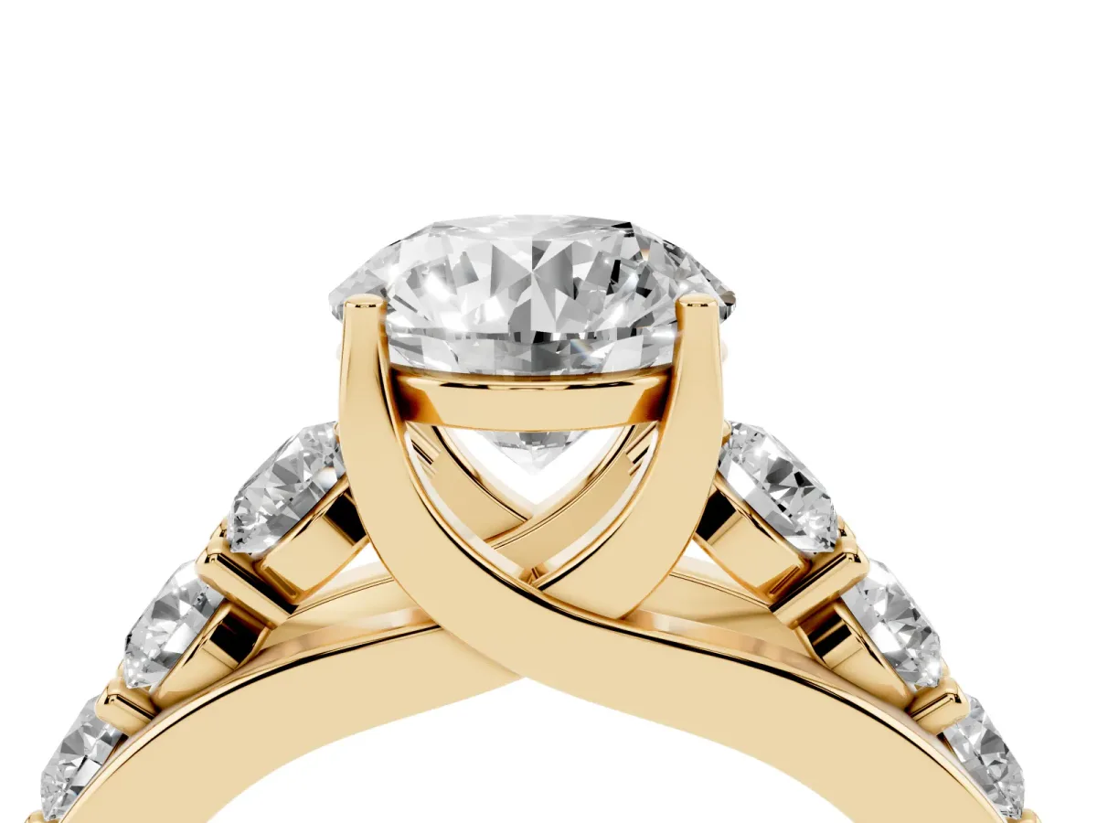Round Cut Diamond Engagement Ring with Pavé Band and Four-Prong Setting Yellow gold