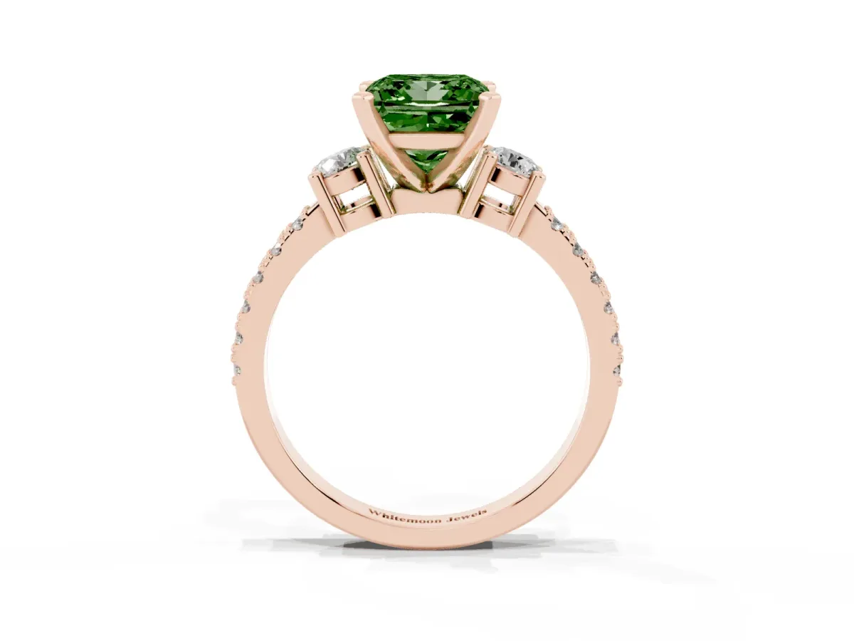Fancy Green Princess Cut Three-Stone Diamond Pavé Band with Prong Setting Rose gold