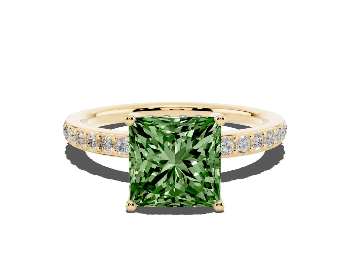 Fancy Green Princess Cut Cut Diamond Pavé Band Ring with Four-Prong Setting Yellow gold