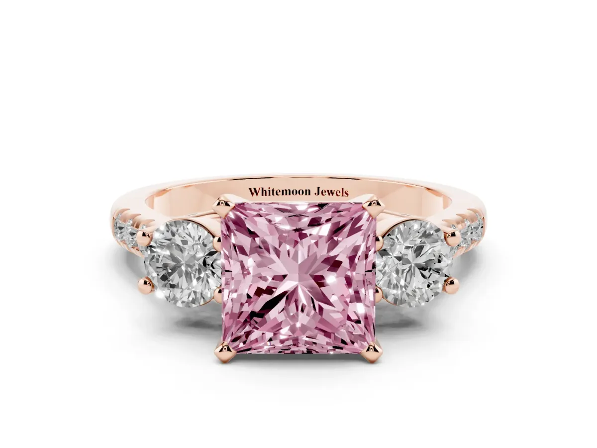 Fancy Pink Three-Stone Princess Cut Diamond Pavé Band with Four-Prong Setting Rose gold