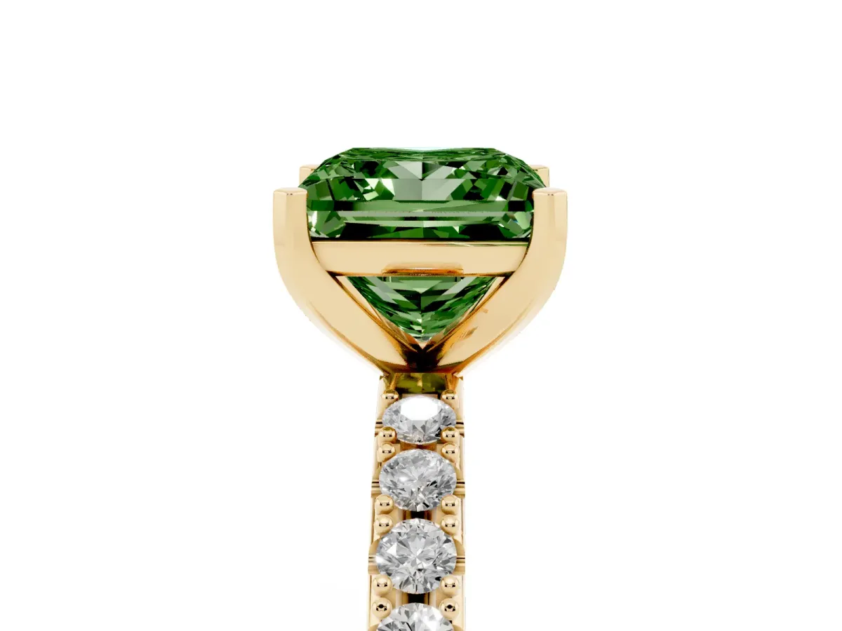 Fancy Green Princess Cut Diamond Solitaire Pavé Band with Four-Prong Setting Yellow gold