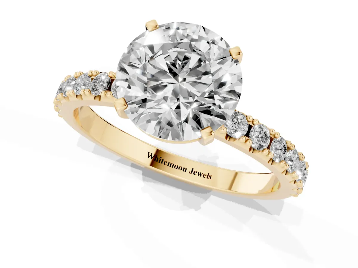 Round Cut Diamond Solitaire Pavé Band with Four-Prong Setting Yellow gold
