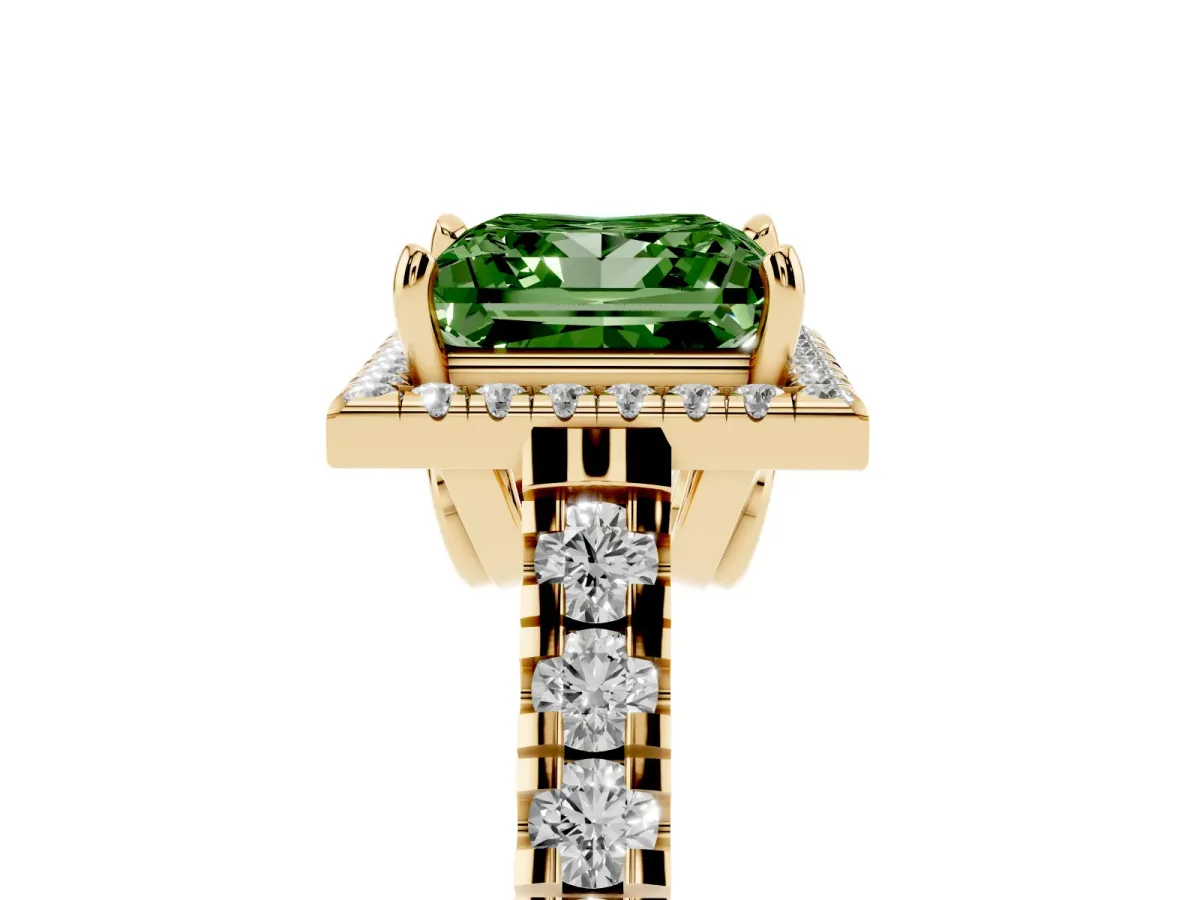 Fancy Green Princess Cut Halo Pavé Diamond Engagement Ring with Four-Prong Setting Yellow gold