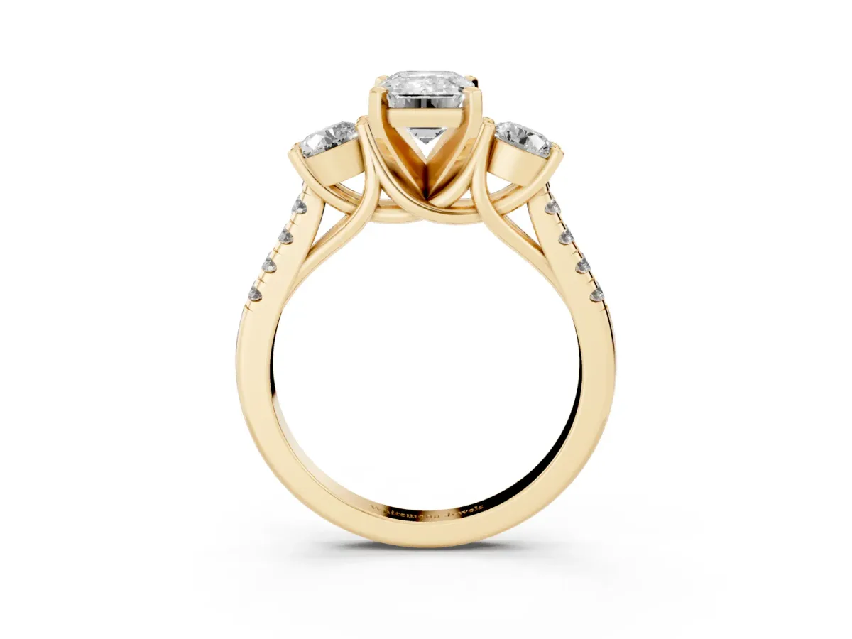 Three-Stone Emerald Cut Diamond Pavé Band with Four-Prong Setting Yellow gold