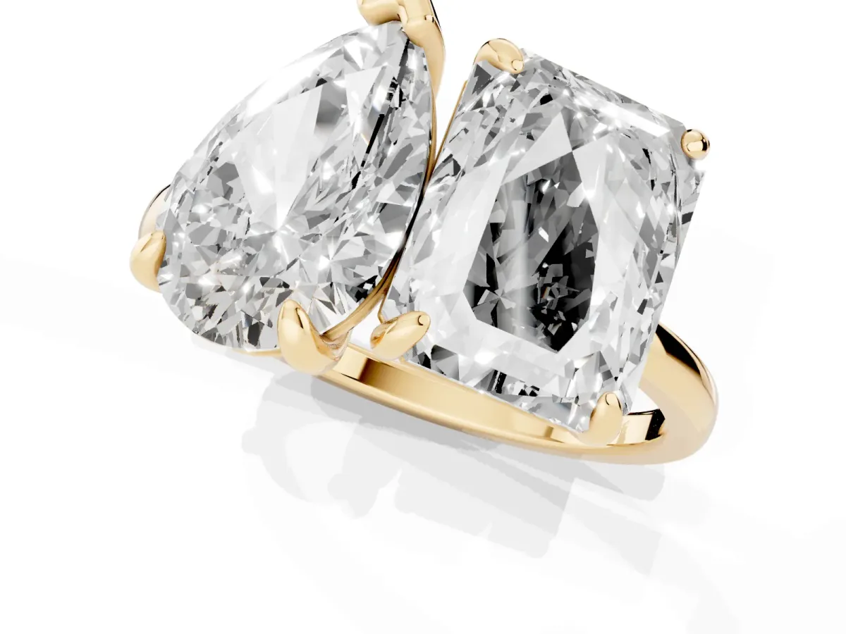 Pear and Radiant Toi Moi Ring with Prong Setting and Plain Band Yellow gold