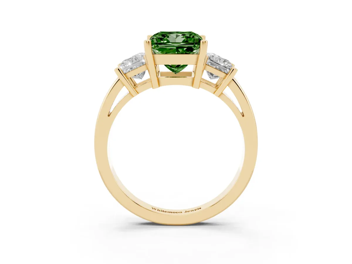 Fancy Green Three-Stone Princess Cut Cut Solitaire Ring with Prong Setting Yellow gold
